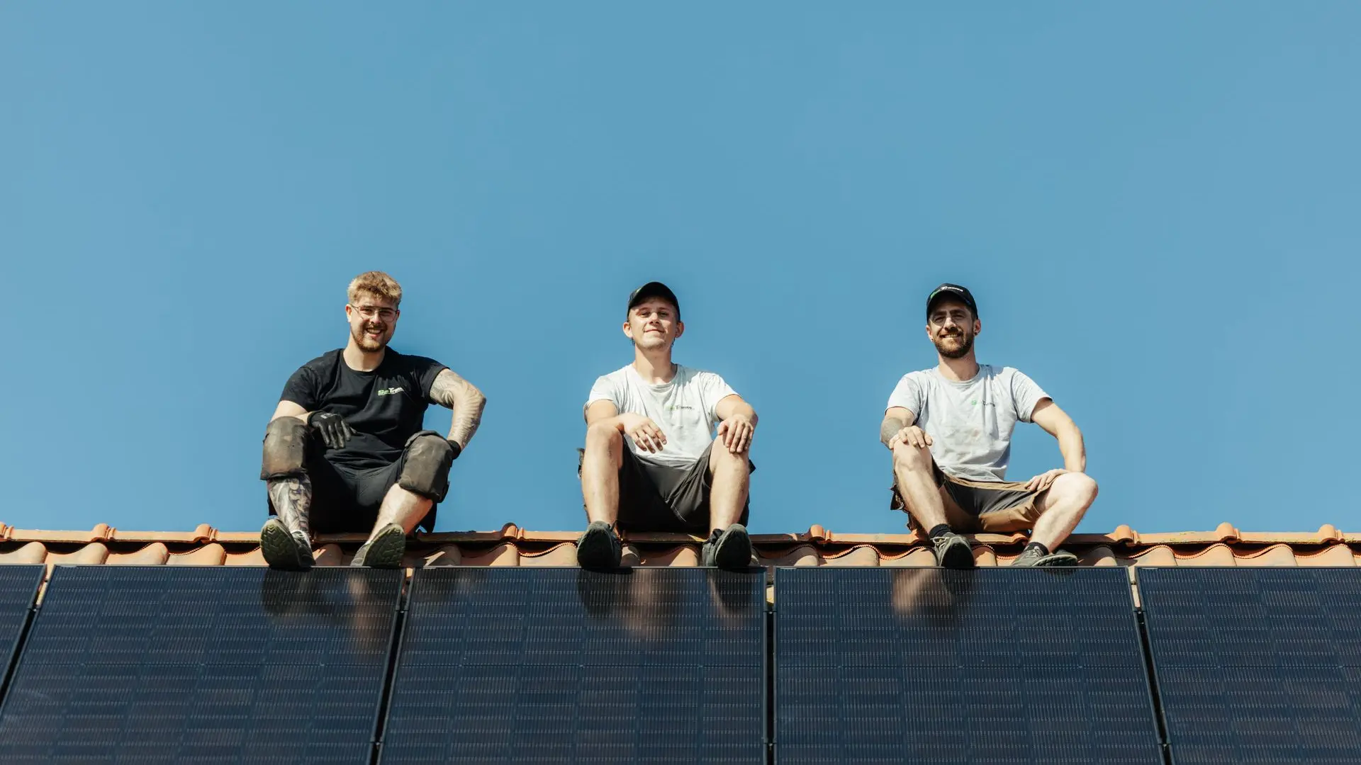 snelle service en onderhoud van zonnepanelen op het dak