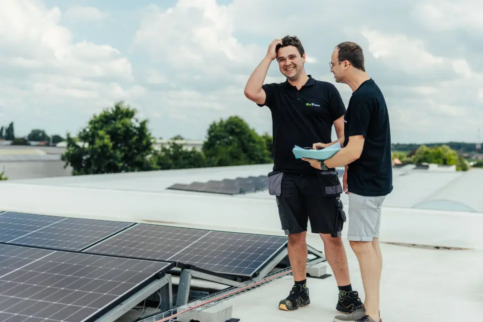 Persoonlijke aanpak bij zakelijke zonnepanelen op bedrijfsdak