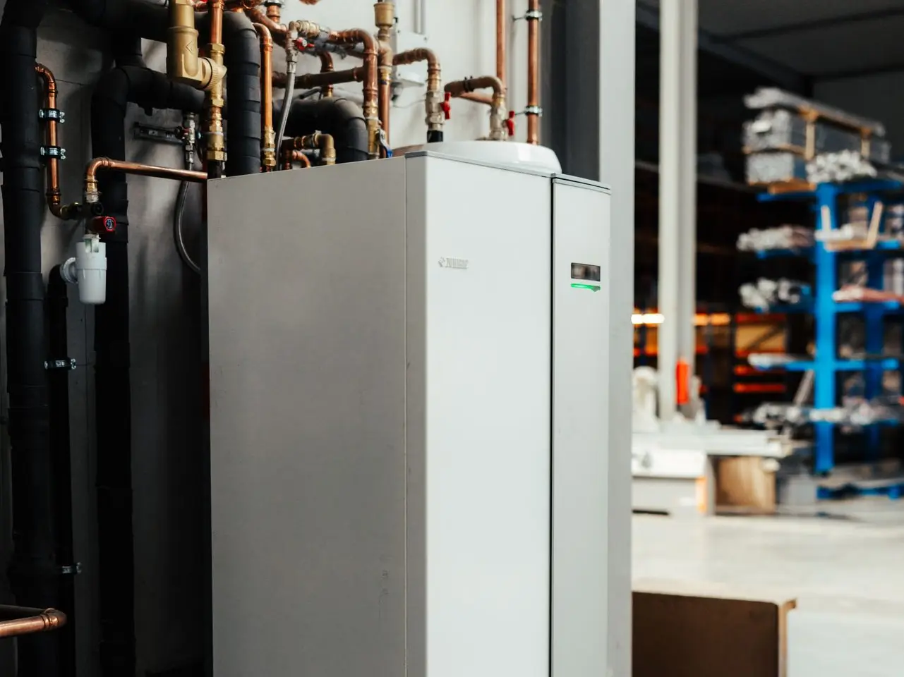 Warmtepomp in werkplaats voor lager zakelijk energieverbruik