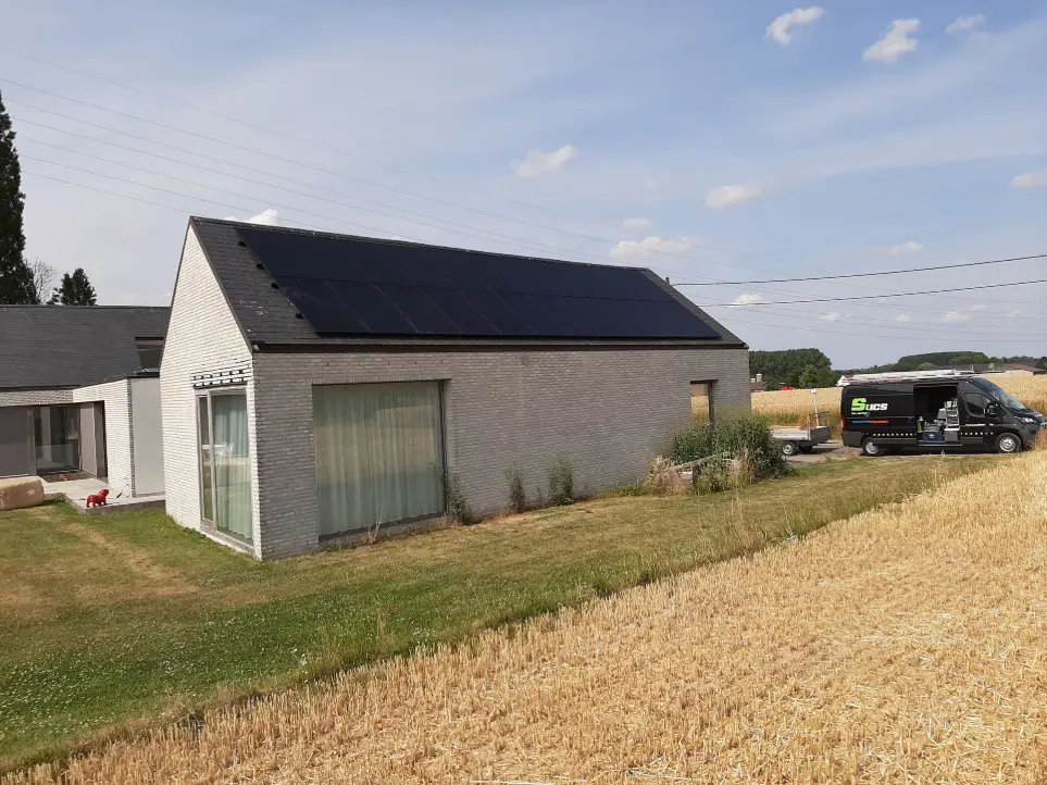Nieuwbouwproject met zonnepanelen