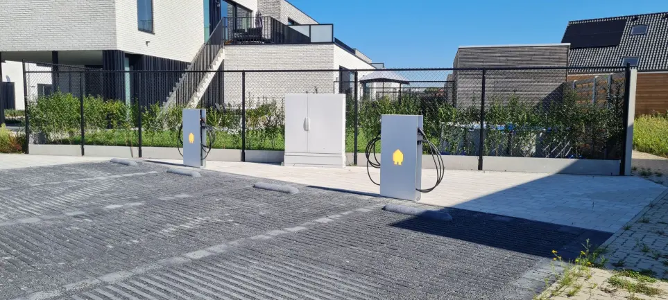 Installatie laadpalen bij appartementsgebouw